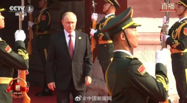 本财配资 普京抵达大会现场