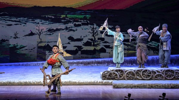 股牛配 淮海戏《回娘家》登陆上海，庆祝上越七十华诞，冲刺白玉兰奖